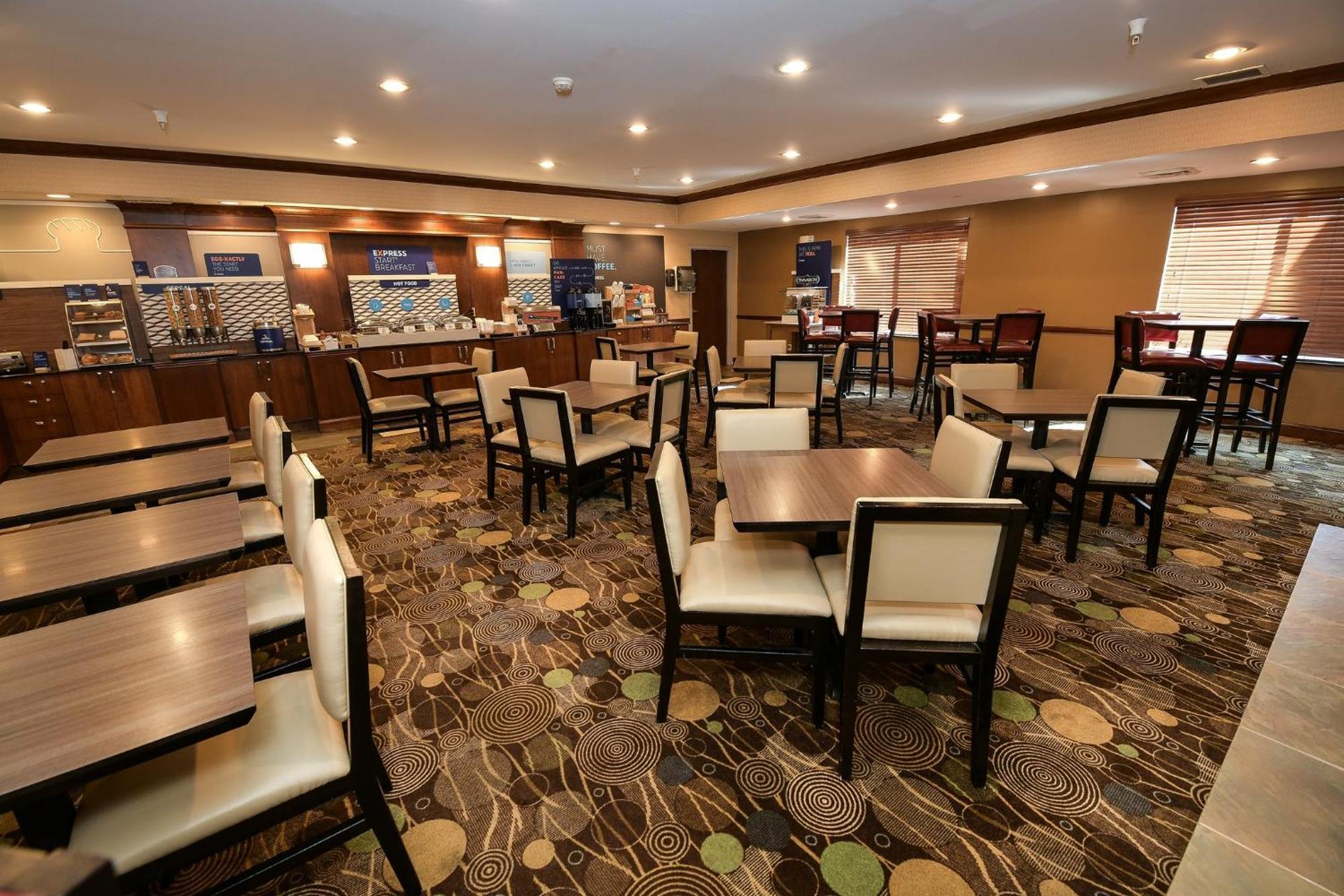 Holiday Inn Express Hotel & Suites Grand Forks By Ihg Kültér fotó
