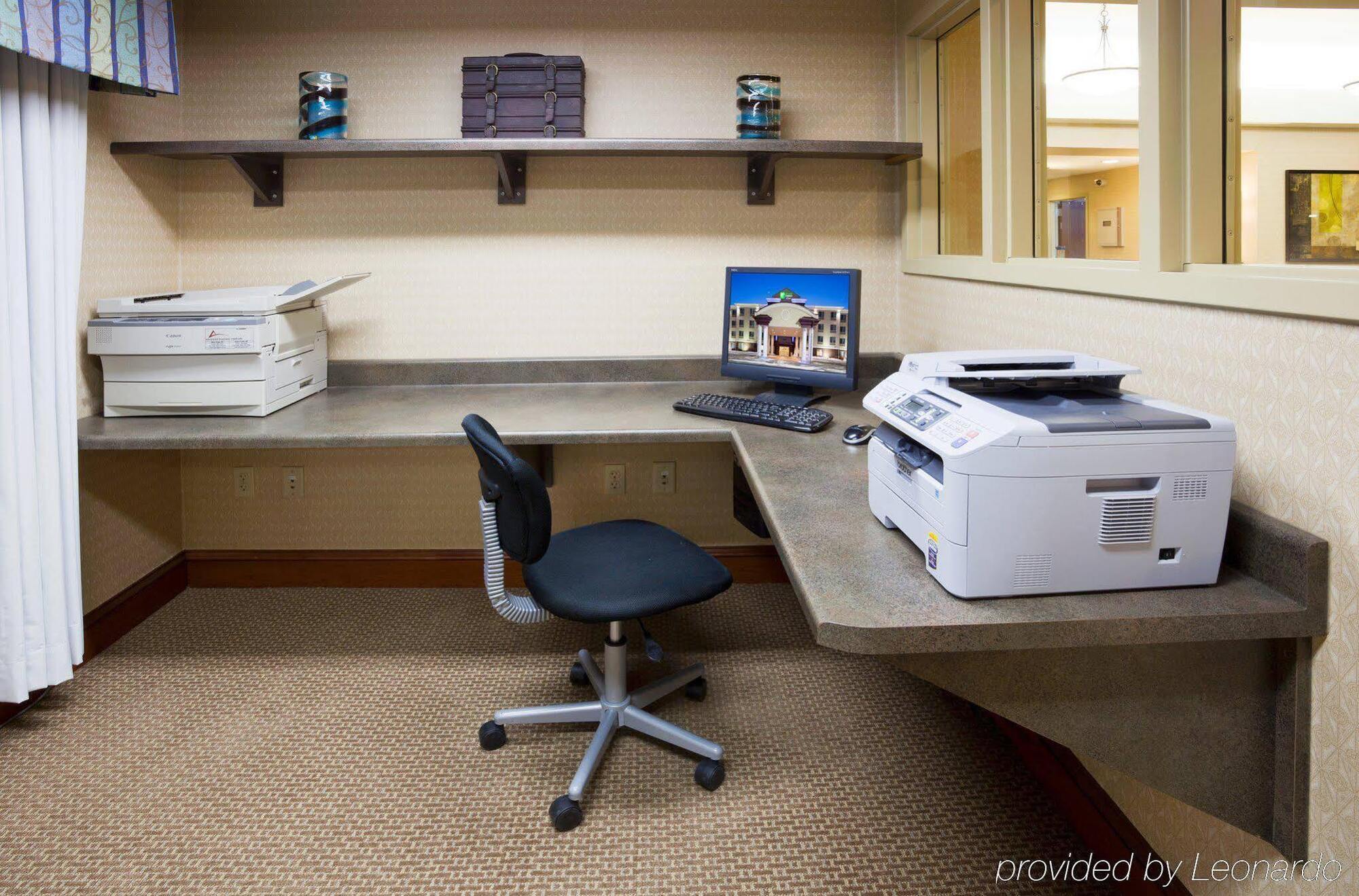 Holiday Inn Express Hotel & Suites Grand Forks By Ihg Kültér fotó